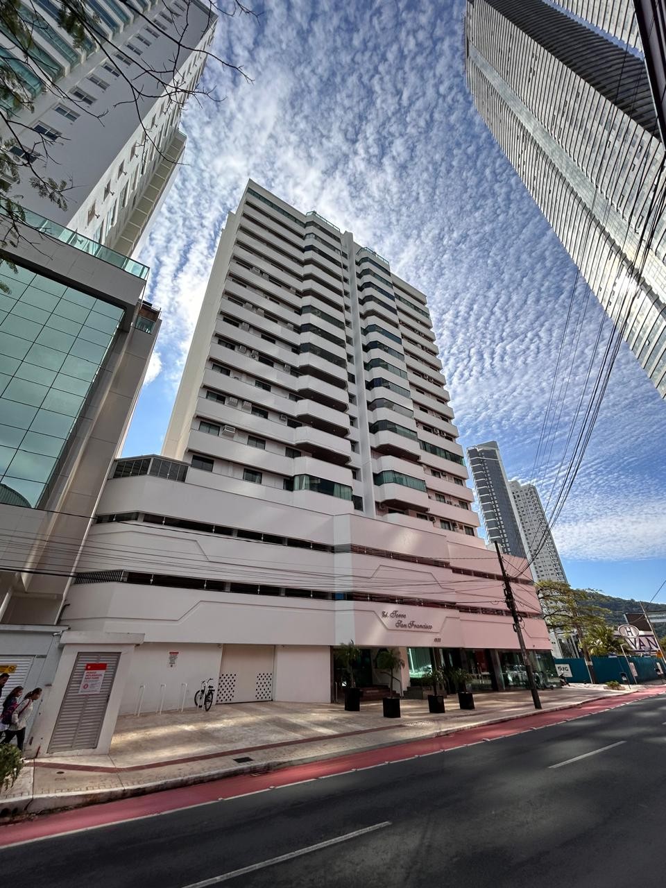 Imperdível apartamento Pronto à venda em Balneário Camboriú-SC, Barra Sul: 3 quartos, 1 suíte, 2 banheiros, 1 vaga de garagem, 140m².