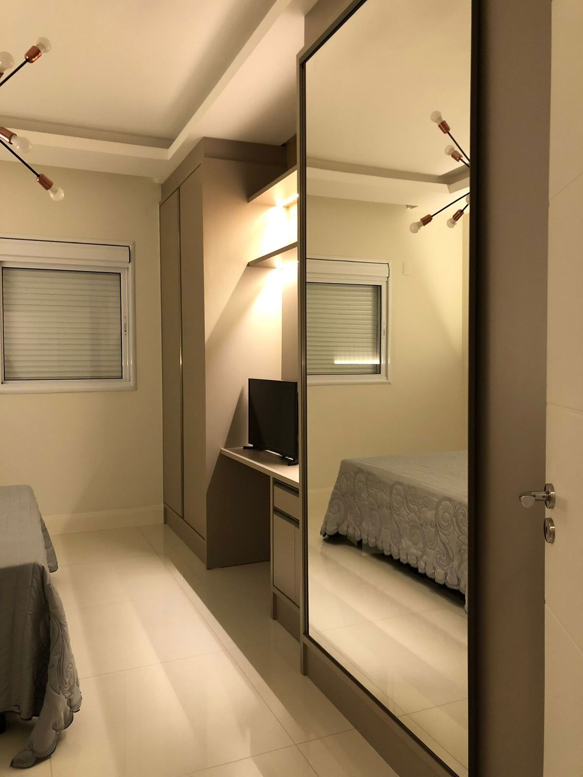 Apartamento Pronto em Itapema/SC com 268,27m² área privativa sendo, 4 suítes, 2 vagas de garagem, área de lazer completa