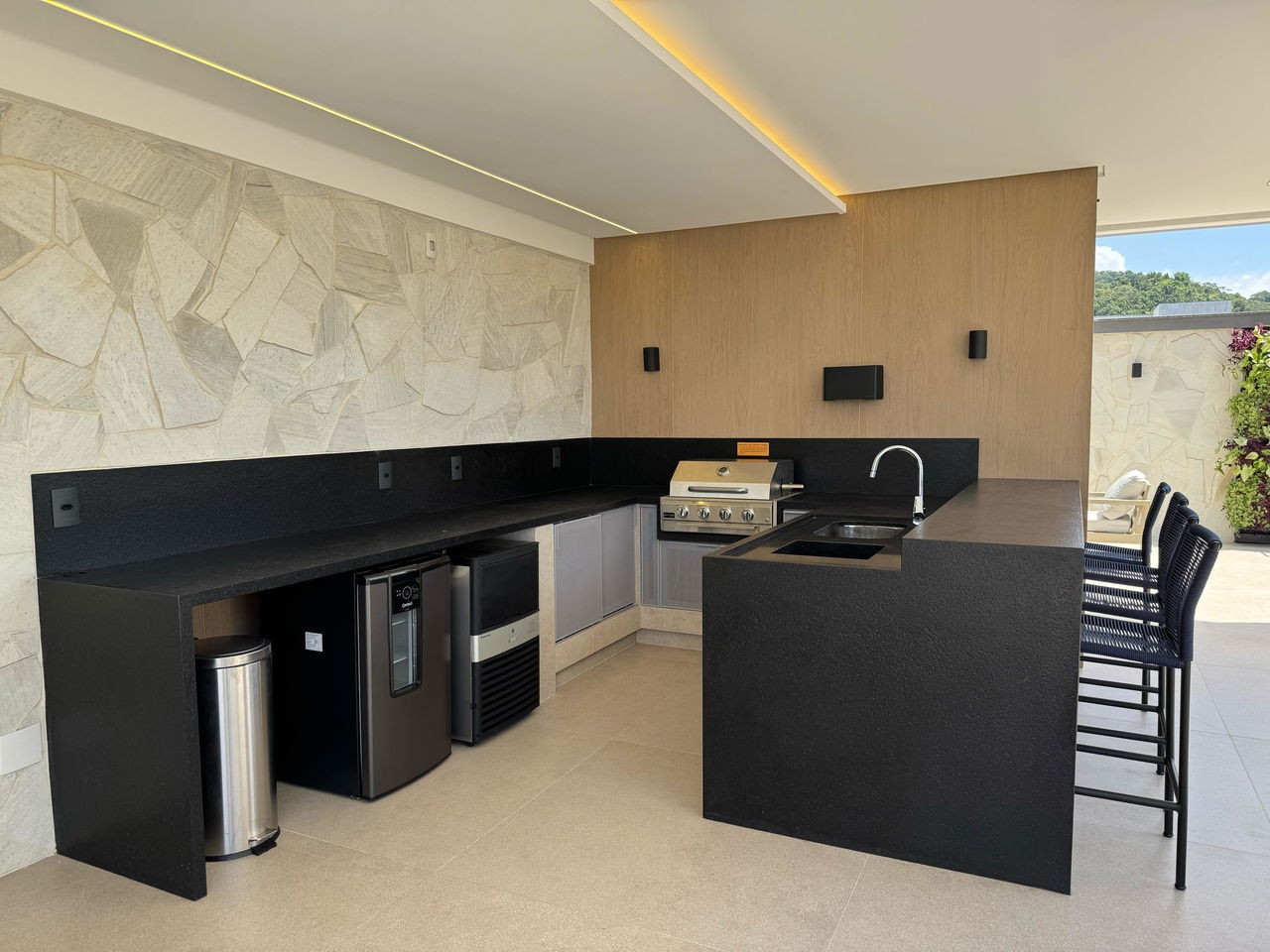 Apartamento Pronto para morar em Camboriú/SC com 70m² área privativa sendo 2 dormitórios e 1 suíte, 2 vagas de garagem, área de lazer completa