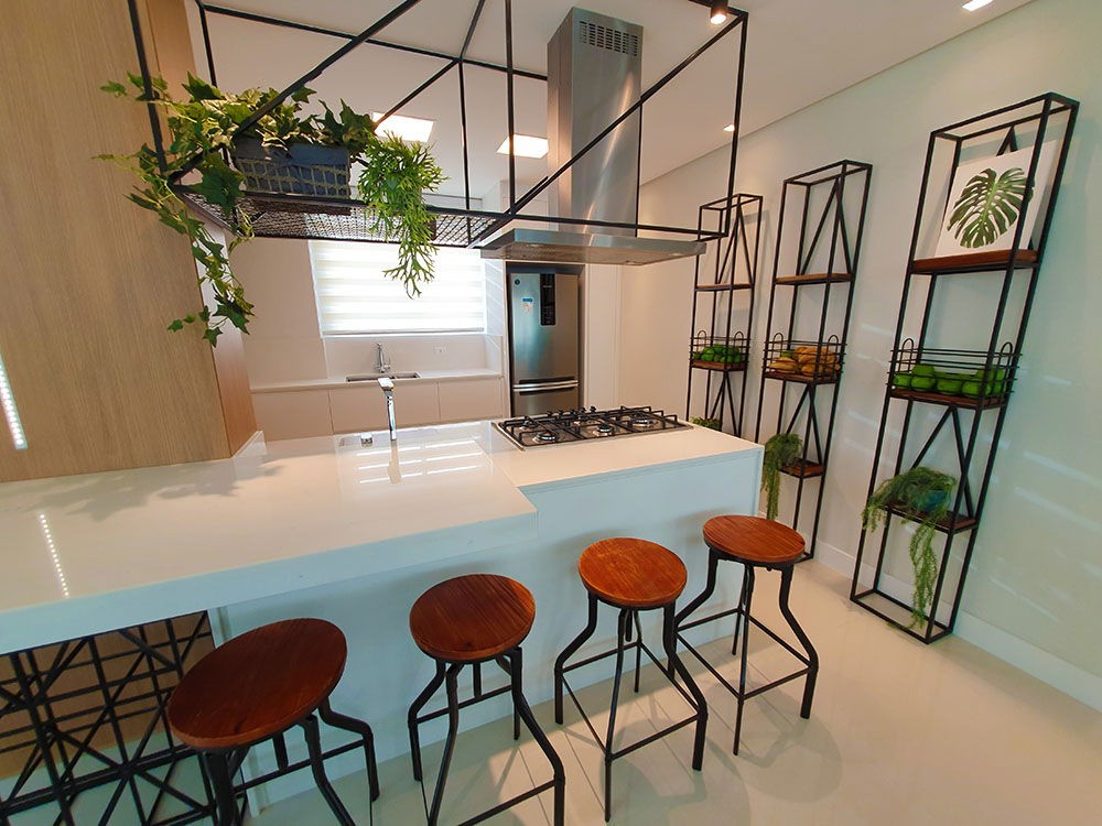 Apartamento de Luxo Pronto no Centro de Balneário Camboriú-SC: 3 suítes, 4 banheiros, 3 vagas de garagem, 145,82m² de área.