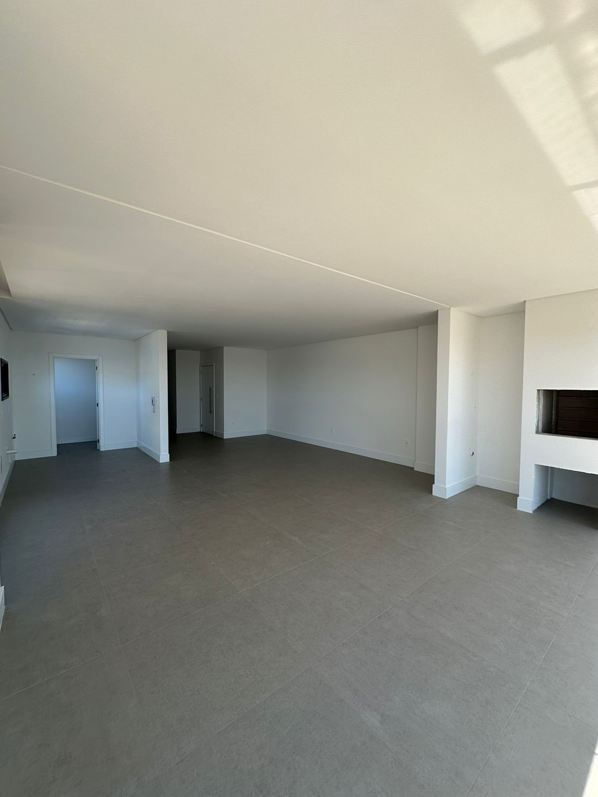 Apartamento Novo e Pronto para Morar em Itapema/SC no bairro Andorinha, a 480m do mar, com 137m², 3 Suítes e 3 Vagas de garagem, com Lazer Completo.
