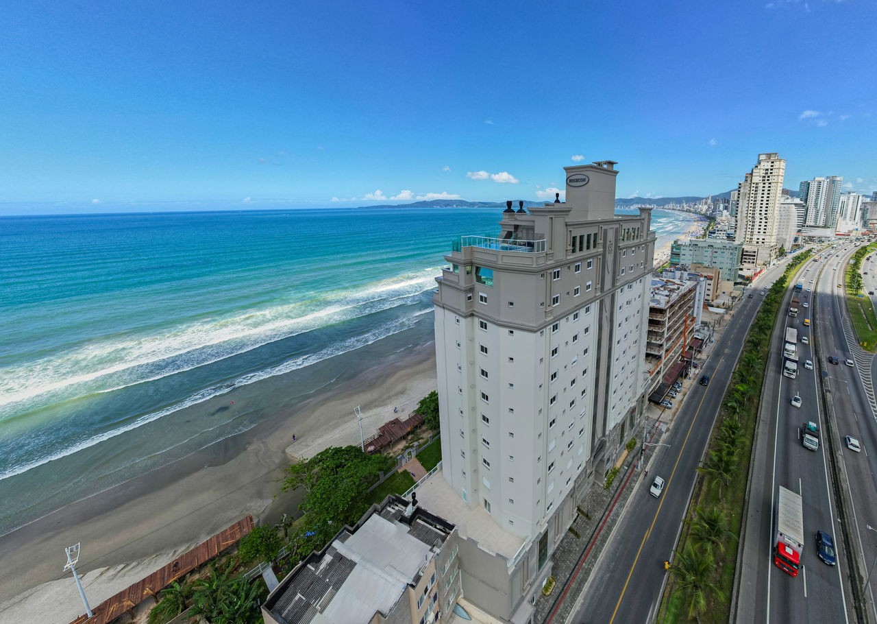 Apartamento Pronto para morar em Itapema/SC bairro Morretes, com 182,25m² área privativa sendo 4 suítes, 3 vagas de garagem, área de lazer completa
