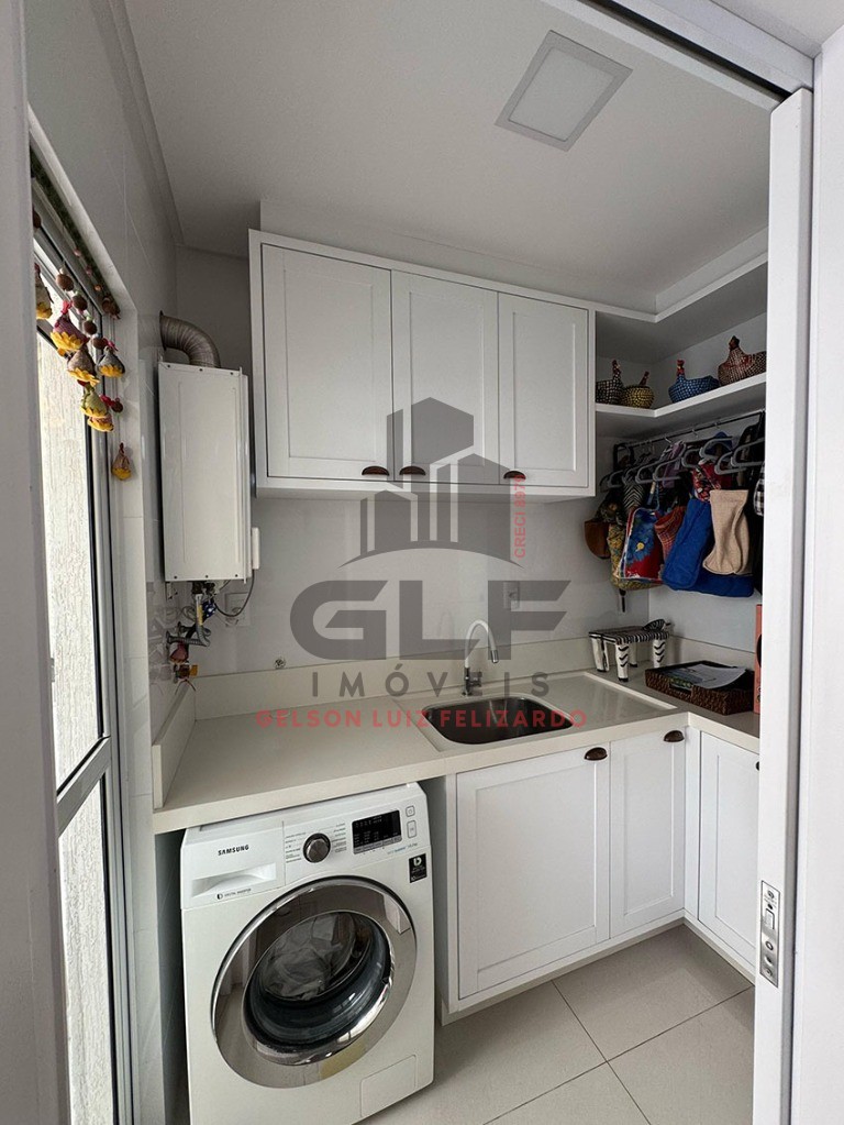 Apartamento de Alto Padrão na cidade de Itapema/SC, no bairro Meia Praia, com 3 Suítes e 2 Vagas de Garagem. Localização Privilegiada.