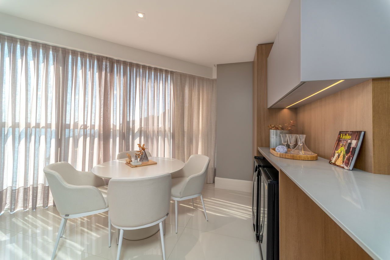 Luxuoso apartamento pronto à venda no Centro de Balneário Camboriú-SC: 4 quartos, 4 suítes, 4 banheiros, 4 vagas de garagem, 233m².