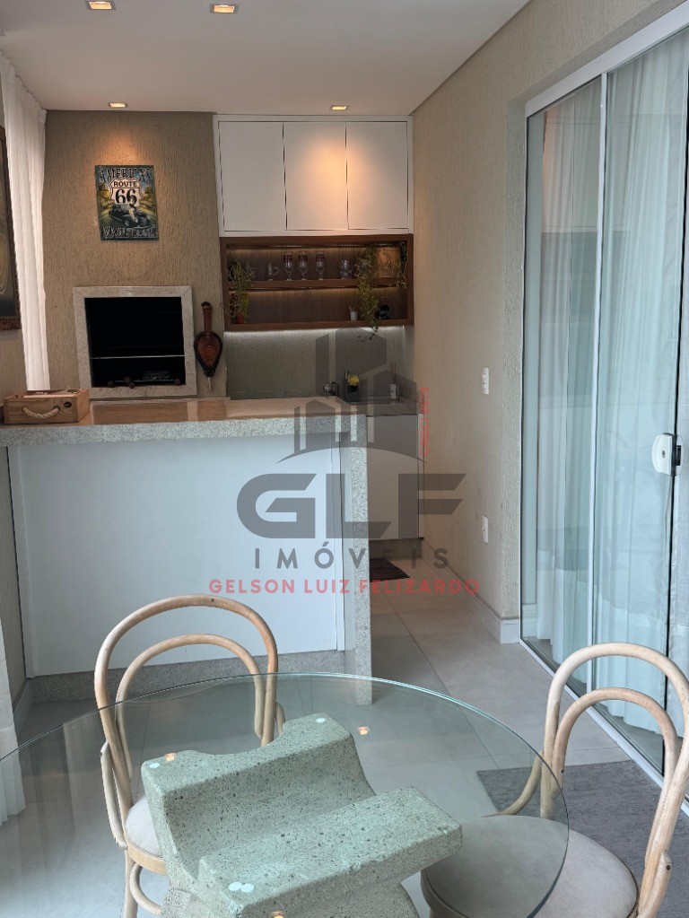 Apartamento de Alto Padrão na cidade de Itapema/SC, no bairro Meia Praia, com 4 Suítes sendo 01 máster com hidromassagem e 3 Vagas de Garagem.