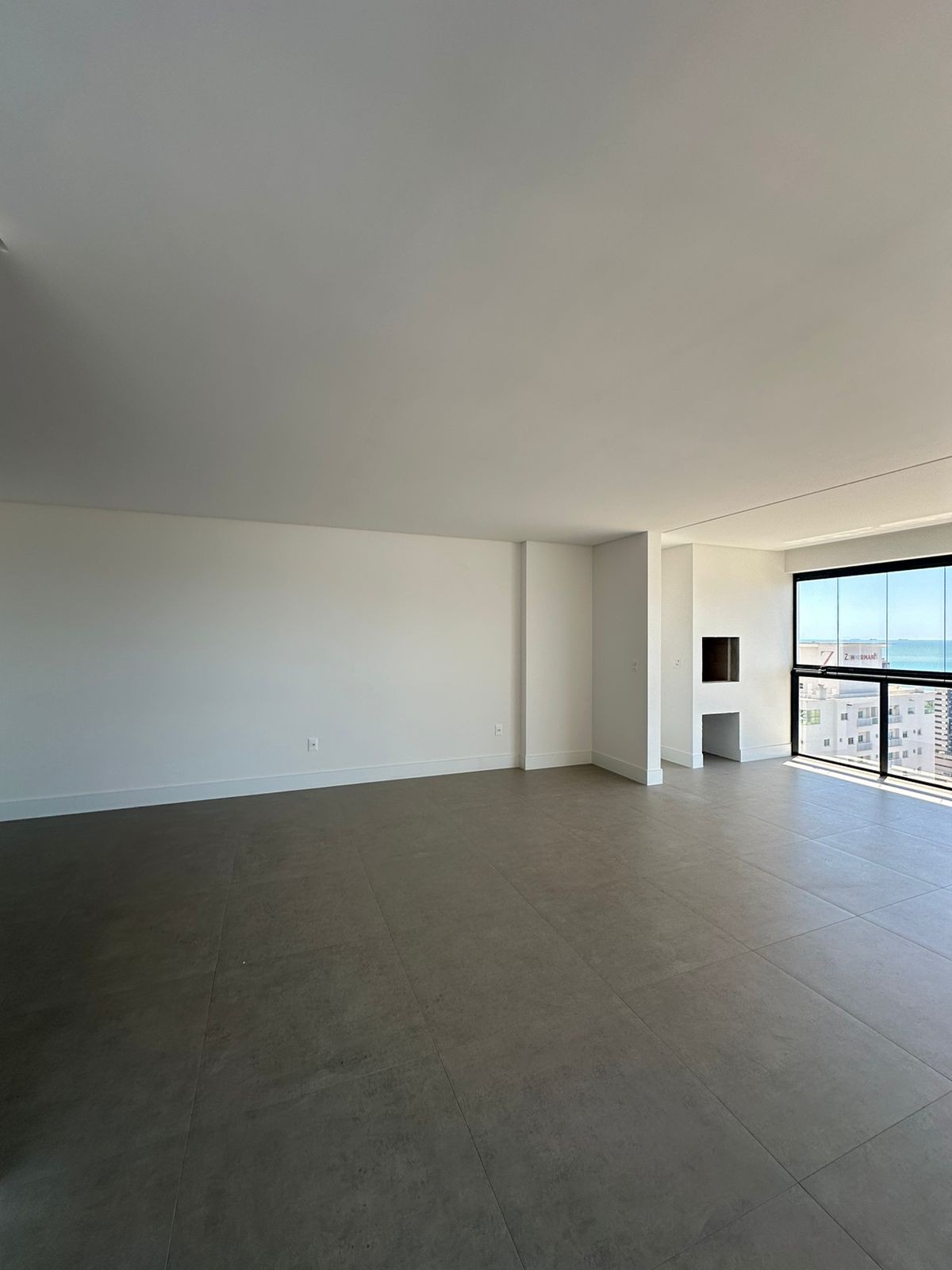 Apartamento Novo e Pronto para Morar em Itapema/SC no bairro Andorinha, a 480m do mar, com 137m², 3 Suítes e 3 Vagas de garagem, com Lazer Completo.