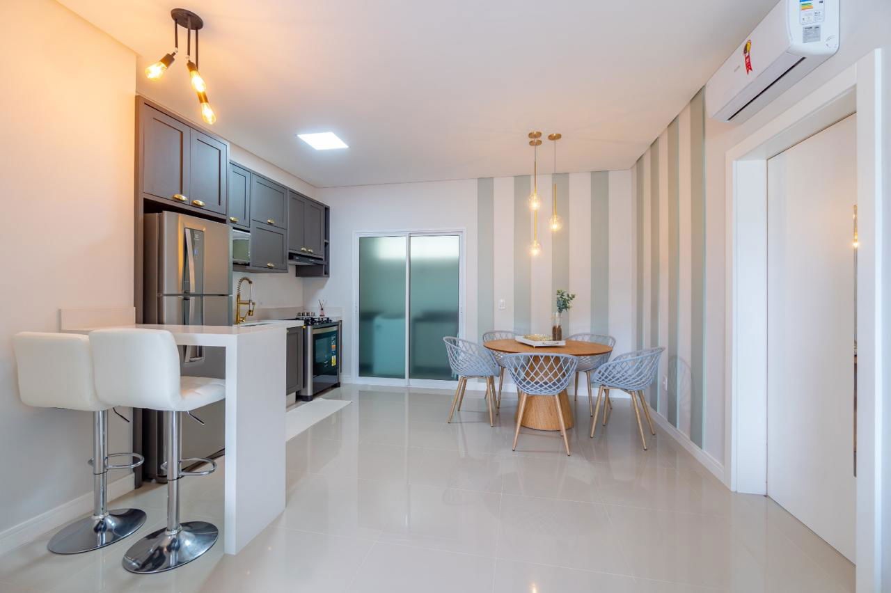 Apartamento Pronto à venda em Bombinhas-SC, Canto Grande: 1 quarto, 1 suíte, 1 banheiro, 1 vaga - 70m². Aproveite!
