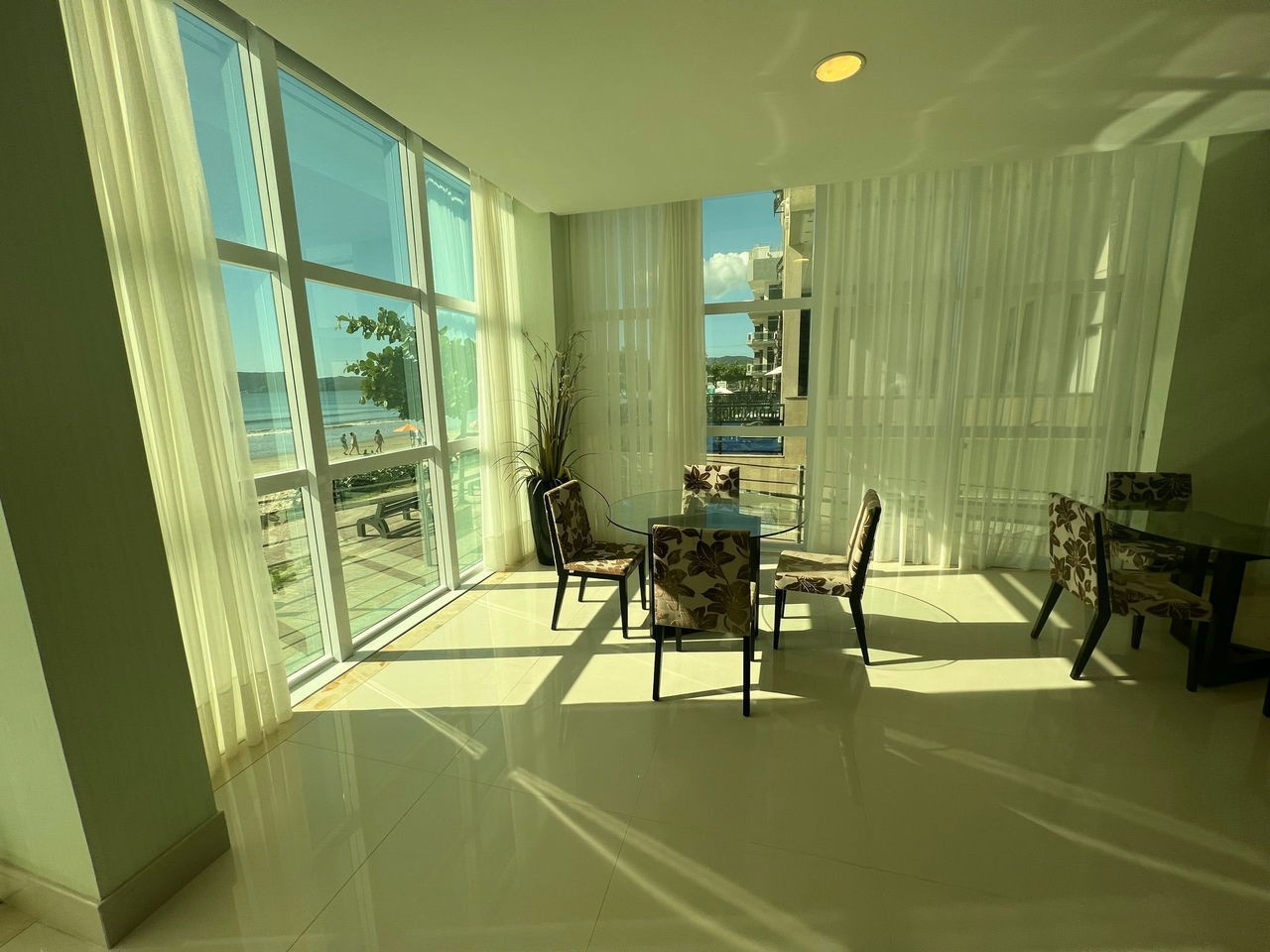 Apartamento Novo e Pronto para morar na cidade de Itapema/SC no bairro Morretes, com 2 Suítes e 1 Vaga de garagem, com Lazer Completo. Bem localizado.