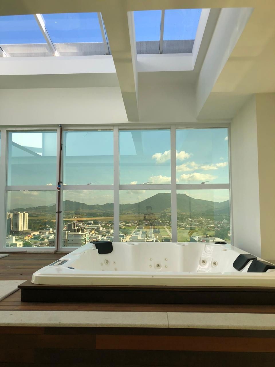 Apartamento Pronto em Itapema/SC bairro Meia Praia, com 417,09m² área privativa não perca essa oportunidade