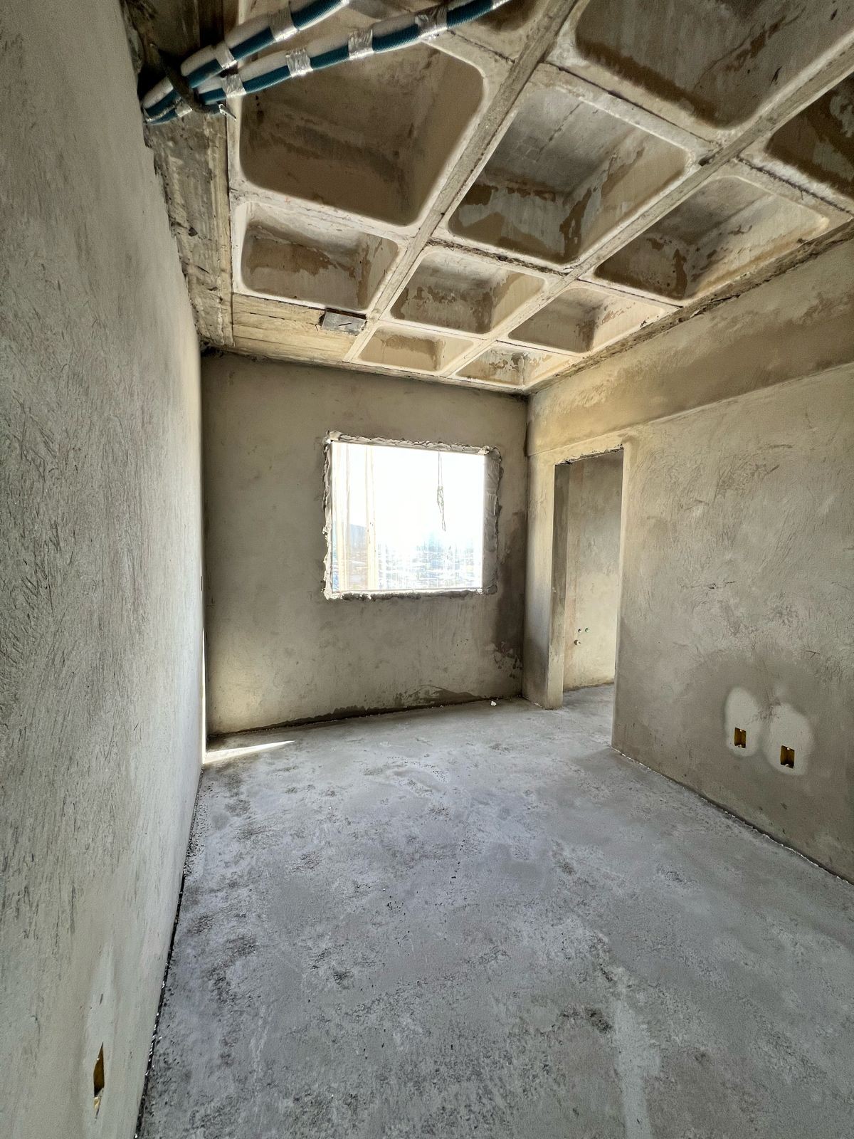 Apartamento Pronto para Morar em Itapema/SC, bairro Meia Praia, com 110m², 2 suítes e 2 vagas de garagem. Ótima localização próximo ao mar. Investir.