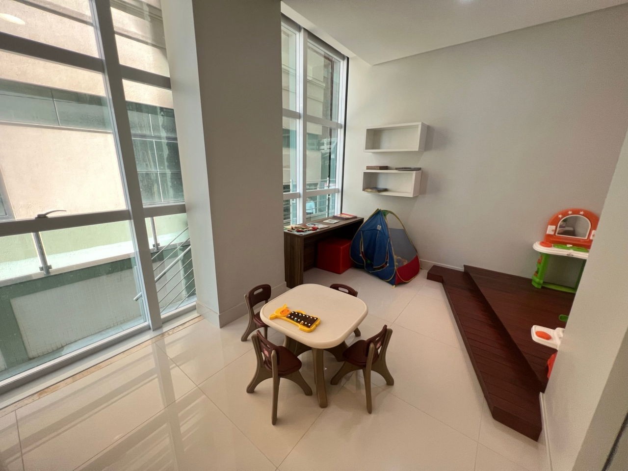 Apartamento Novo e Pronto para morar na cidade de Itapema/SC no bairro Morretes, com 2 Suítes e 1 Vaga de garagem, com Lazer Completo. Bem localizado.