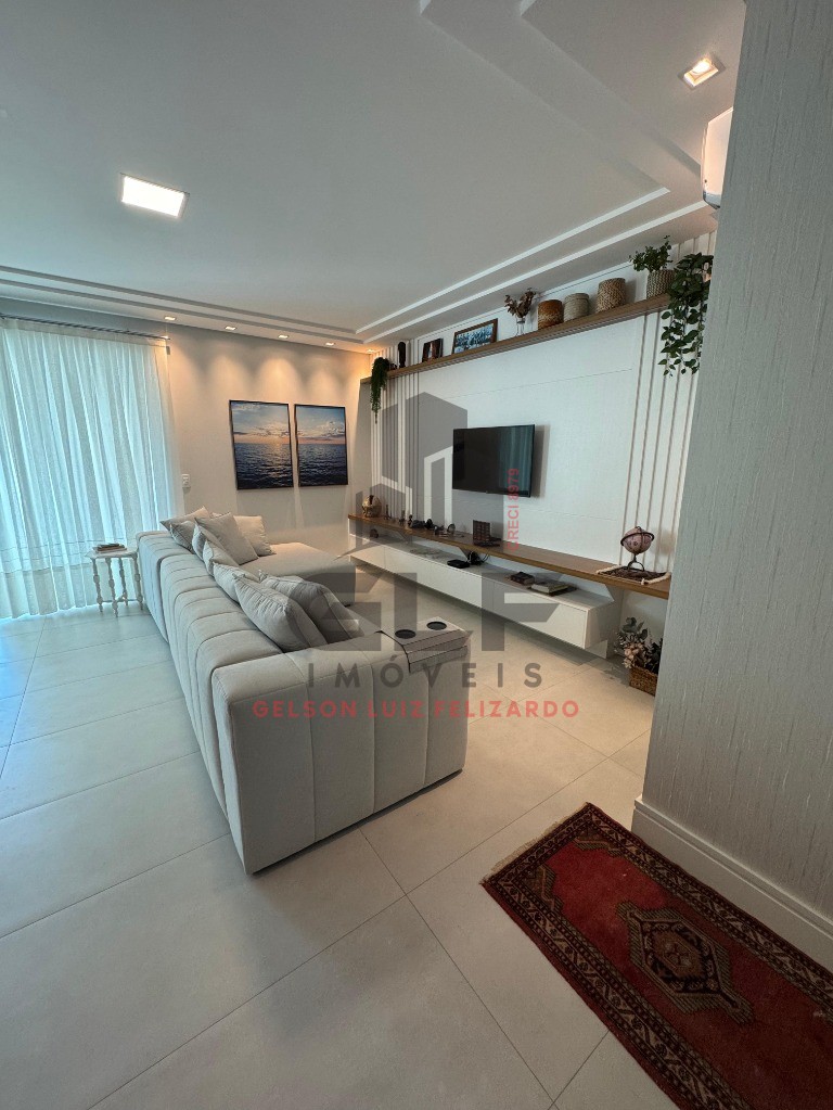 Apartamento de Alto Padrão na cidade de Itapema/SC, no bairro Meia Praia, com 4 Suítes sendo 01 máster com hidromassagem e 3 Vagas de Garagem.