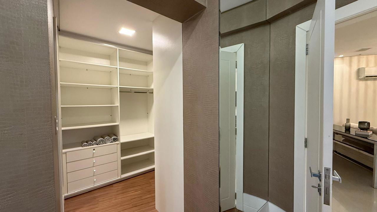 Apartamento Pronto Para morar em Balneário Camboriú/SC com 300m² área privativa sendo 4 suítes, 5 vagas de garagem, lazer completo