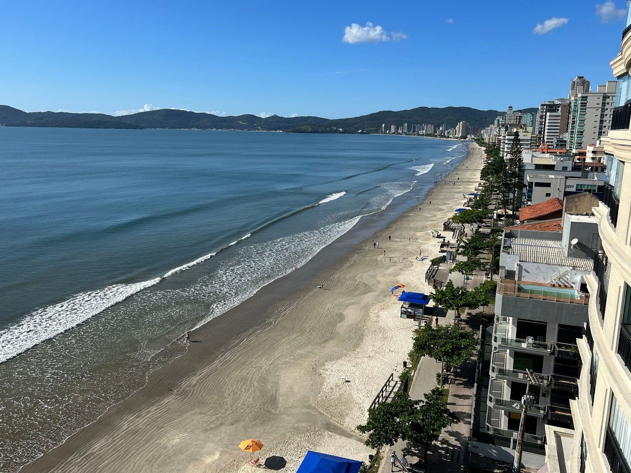Apartamento Novo e Pronto para morar na cidade de Itapema/SC no bairro Morretes, com 2 Suítes e 1 Vaga de garagem, com Lazer Completo. Bem localizado.