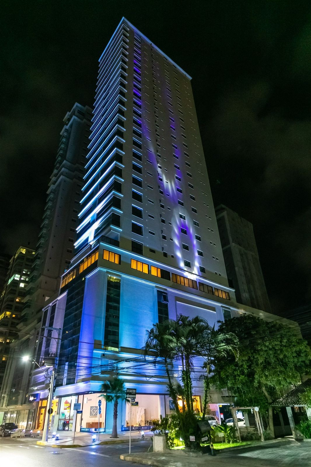Apartamento Novo e Pronto para Morar em Itapema/SC no bairro Andorinha, a 480m do mar, com 137m², 3 Suítes e 3 Vagas de garagem, com Lazer Completo.
