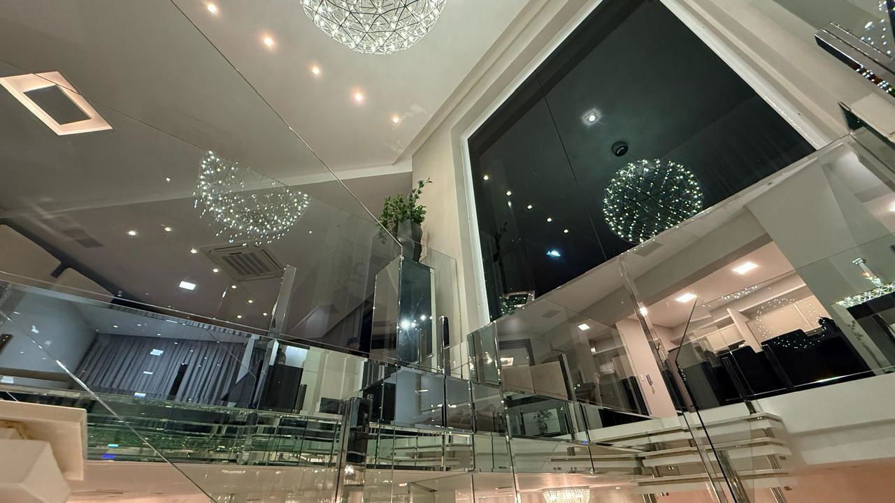 Apartamento Pronto Para morar em Balneário Camboriú/SC com 300m² área privativa sendo 4 suítes, 5 vagas de garagem, lazer completo