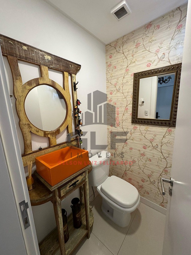 Apartamento de Alto Padrão na cidade de Itapema/SC, no bairro Meia Praia, com 3 Suítes e 2 Vagas de Garagem. Localização Privilegiada.