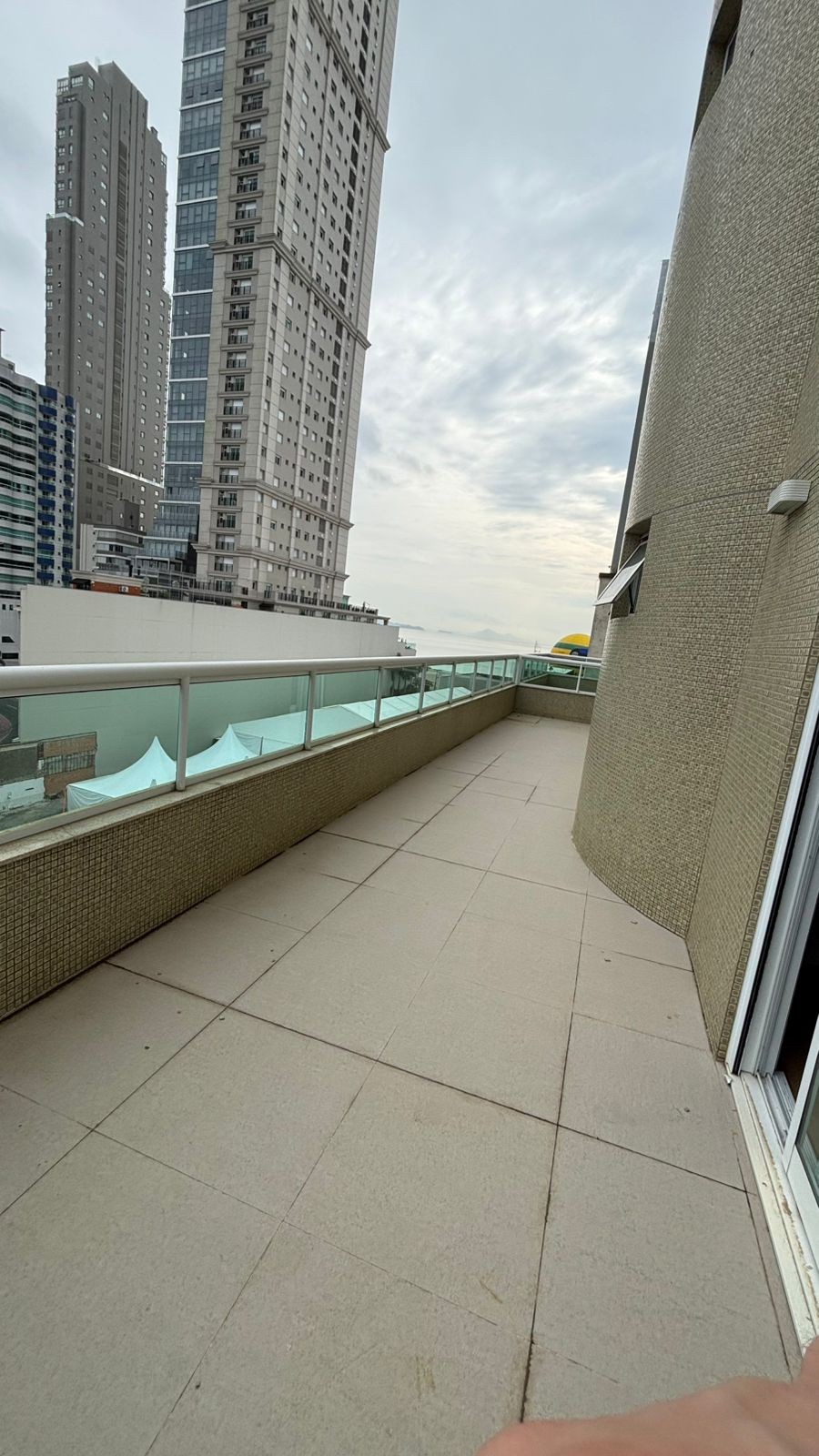 Apartamento Pronto para morar em Balneário Camboriú/SC com 160m² de área privativa sendo 3 suítes 3 vagas de garagem