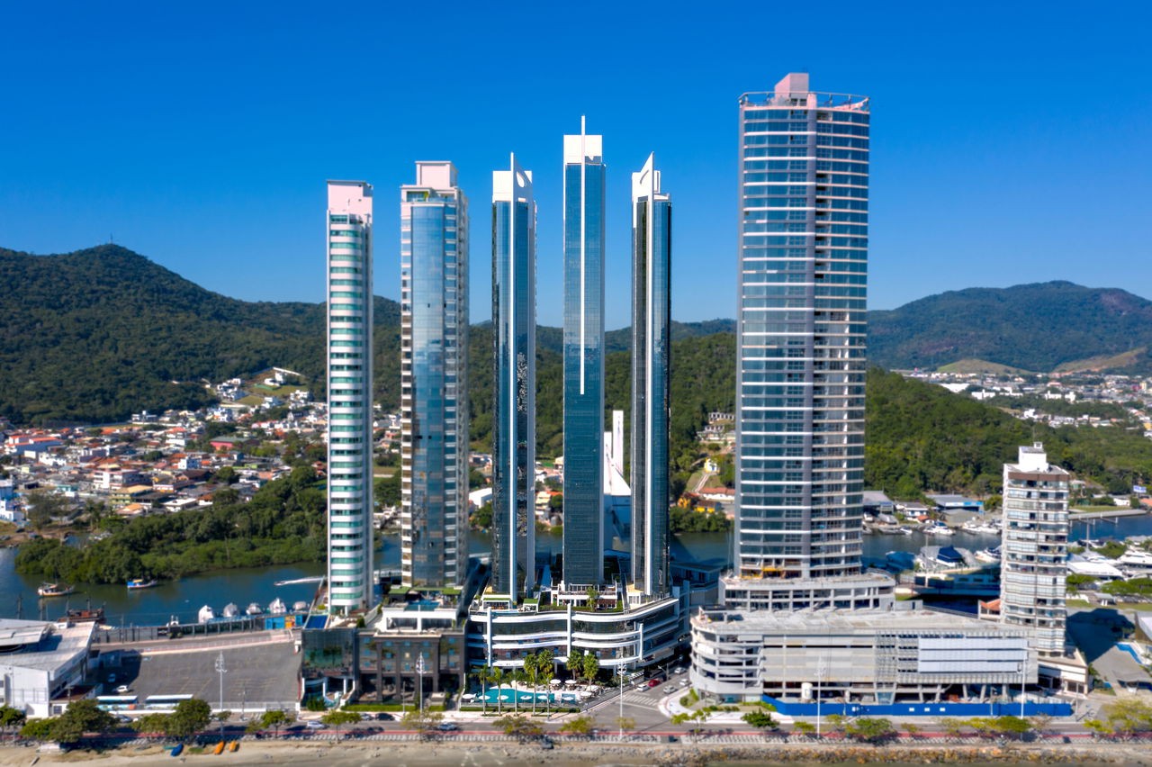 Apartamento de luxo Pronto com 4 suítes e 4 vagas na Barra Sul - Balneário Camboriú-SC: 233m² de pura sofisticação!