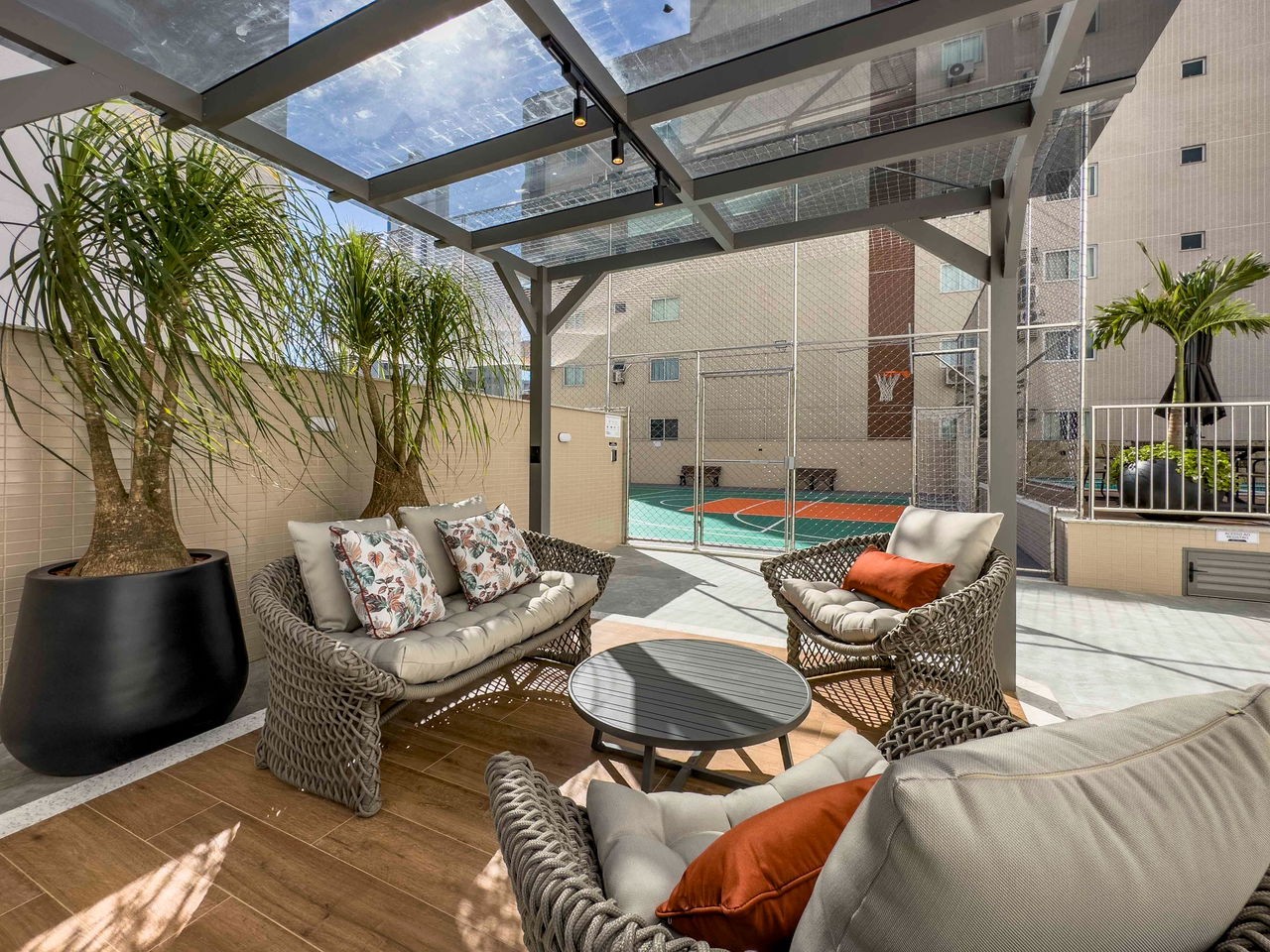 Apartamento de Luxo pronto no Centro de Balneário Camboriú-SC: 03 Quartos, 3 Suítes, 4 Banheiros, 3 Vagas, 135,60m².
