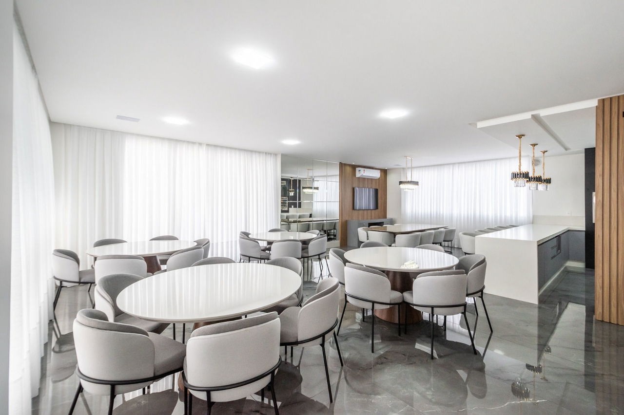 Apartamento de luxo pronto na cidade de Balneário Camboriú/SC, no bairro Centro, com 4 Suítes e 3 Vagas de Garagem. Localização Privilegiada.