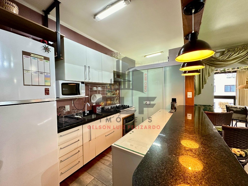 Apartamento Alto Padrão Mobiliado na cidade de Itapema/SC no bairro Meia Praia, 3 dormitórios 1 suíte e 1 Vaga de garagem. Bem localizado. Investir