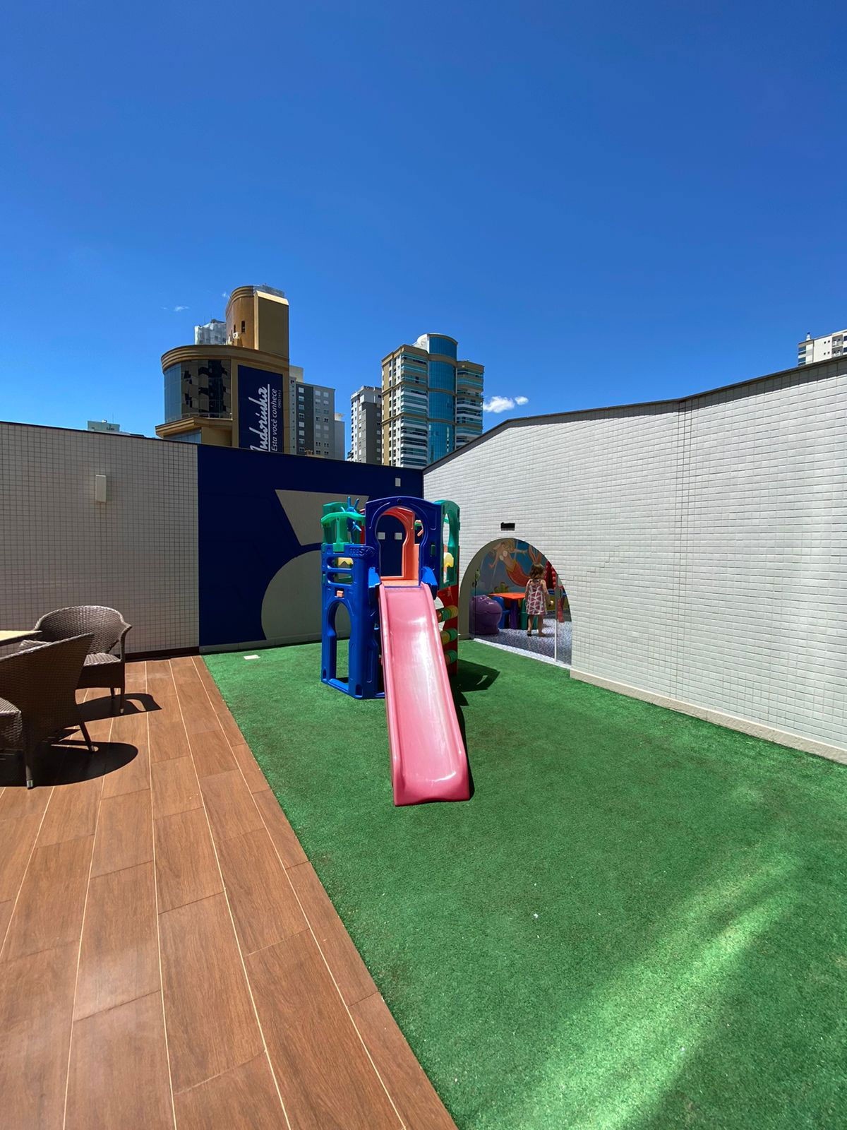 Apartamento Pronto em Itapema/SC com 268,27m² área privativa sendo, 4 suítes, 2 vagas de garagem, área de lazer completa