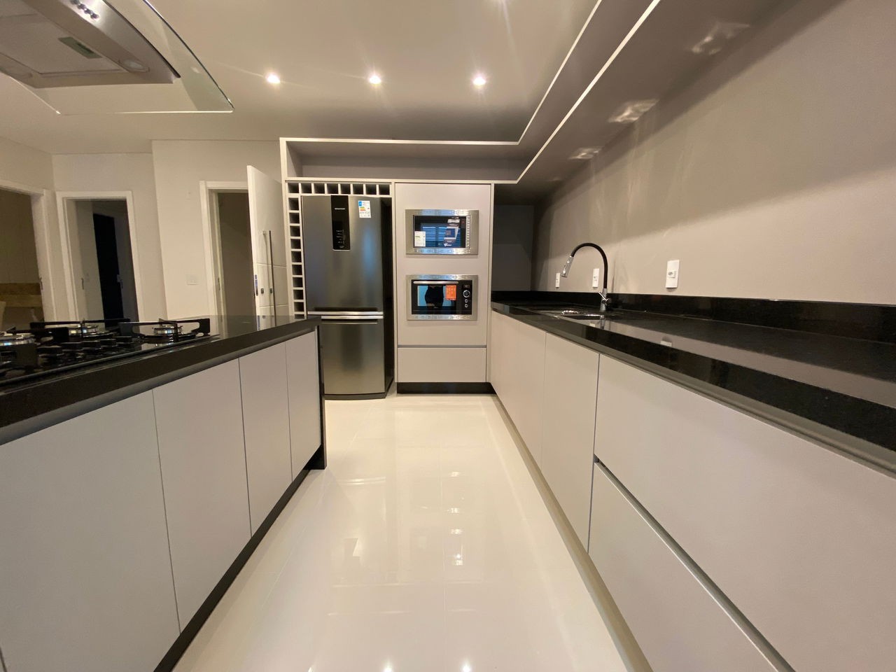 Apartamento Pronto em Itapema/SC bairro Meia Praia, com 142m² área privativa, não perca essa oportunidade
