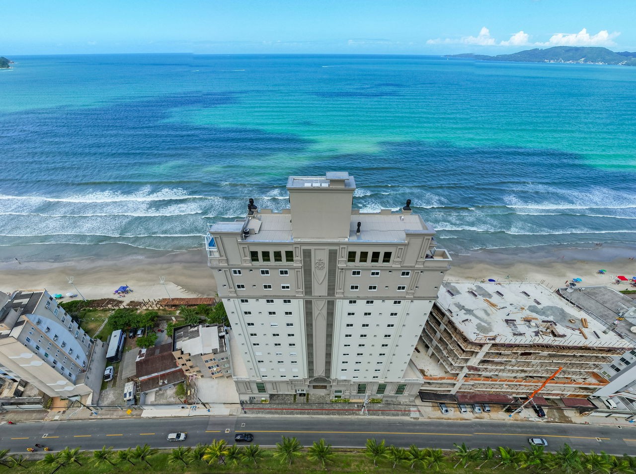 Apartamento Pronto para morar em Itapema/SC bairro Morretes, com 182,25m² área privativa sendo 4 suítes, 3 vagas de garagem, área de lazer completa