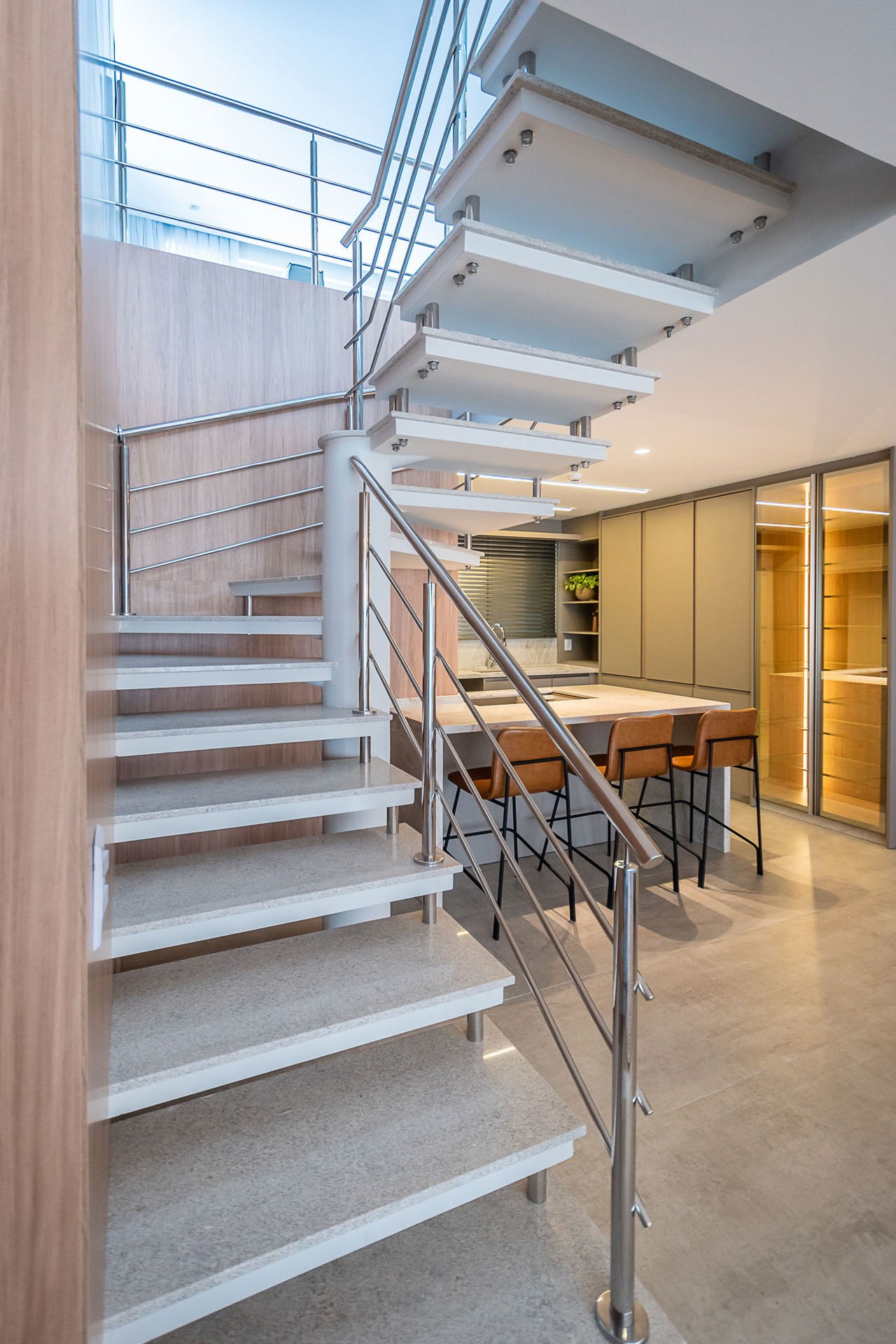 Imperdível apartamento Pronto à venda em Itajaí-SC, no bairro Fazenda: 3 quartos, 3 suítes, 5 banheiros, 5 vagas de garagem, 328,96 m²!