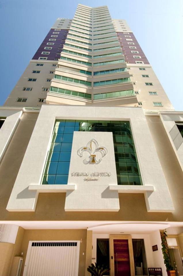 Sala comercial na cidade de Balneário Camboriú/SC no bairro Centro, com 109m² e 1 Vaga de Garagem.