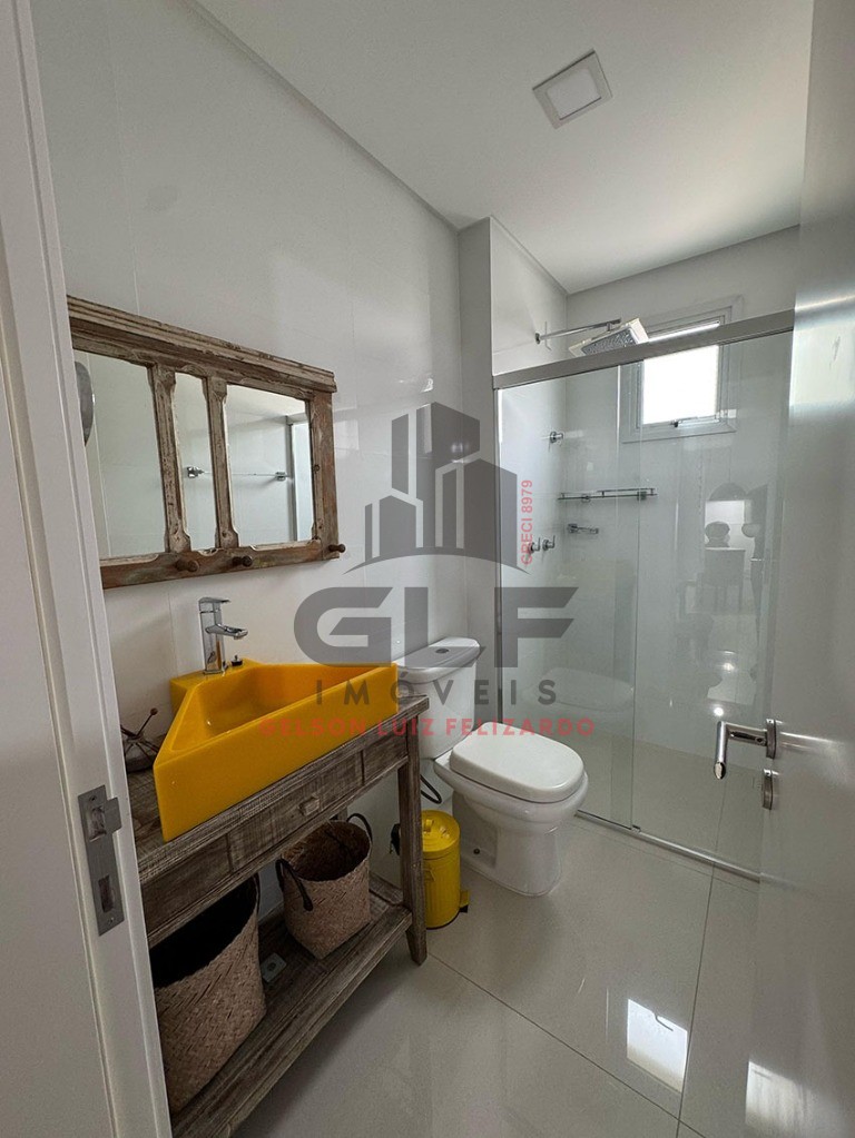 Apartamento de Alto Padrão na cidade de Itapema/SC, no bairro Meia Praia, com 3 Suítes e 2 Vagas de Garagem. Localização Privilegiada.