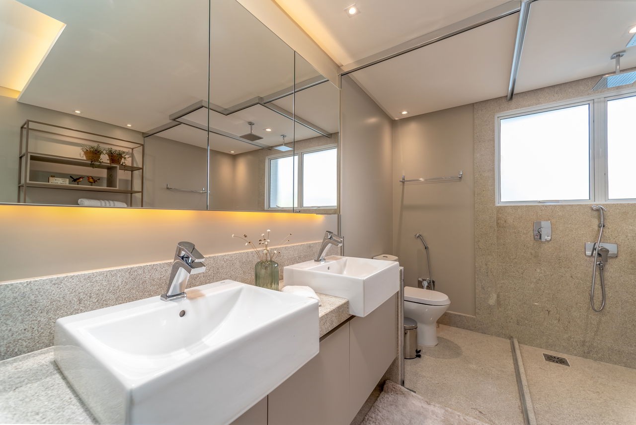 Apartamento de Luxo pronto à Venda no Centro de Balneário Camboriú-SC: 4 Quartos, 4 Suítes, 5 Banheiros, 4 Vagas de Garagem, 237m² de Área
