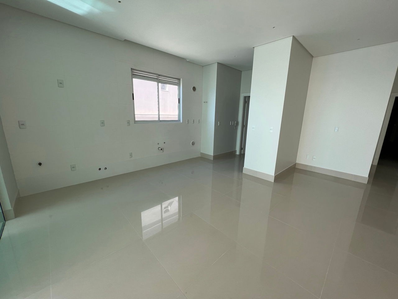 Apartamento Novo e Pronto para morar na cidade de Itapema/SC no bairro Morretes, com 2 Suítes e 1 Vaga de garagem, com Lazer Completo. Bem localizado.