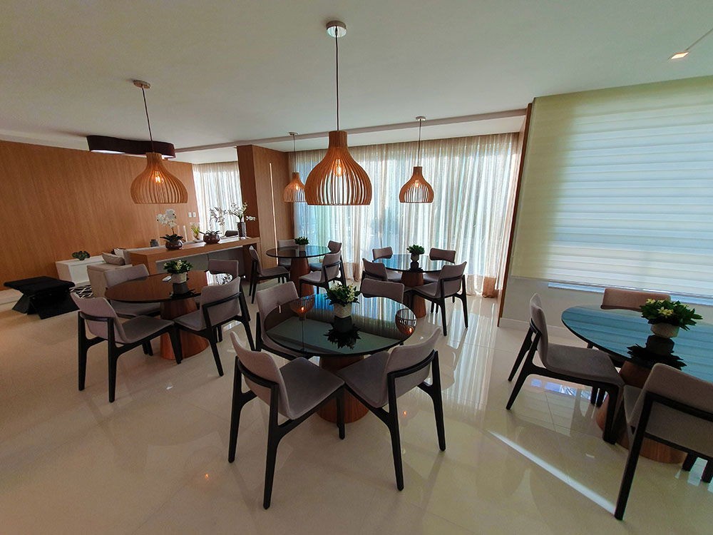Apartamento de Luxo Pronto no Centro de Balneário Camboriú-SC: 3 suítes, 4 banheiros, 3 vagas de garagem, 145,82m² de área.