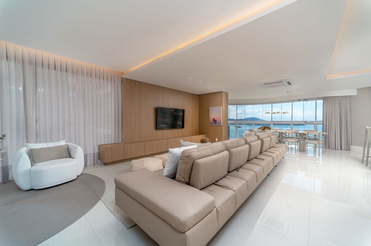 Luxuoso apartamento pronto à venda no Centro de Balneário Camboriú-SC: 4 quartos, 4 suítes, 4 banheiros, 4 vagas de garagem, 233m².