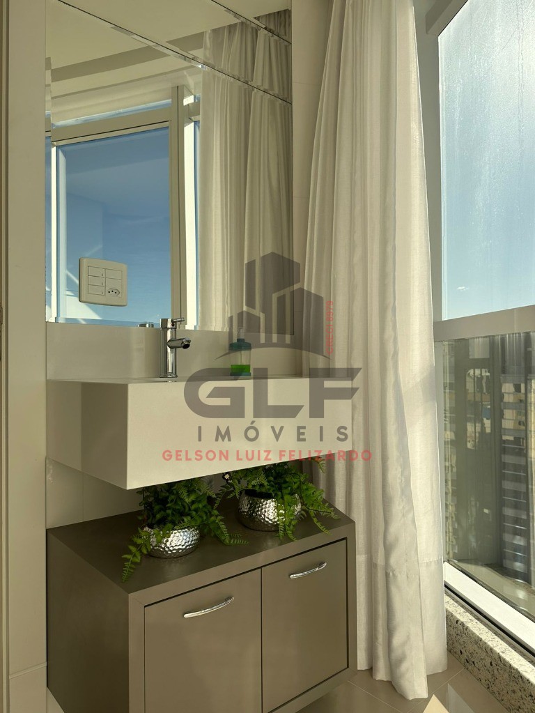 Apartamento de Luxo em Itapema/SC bairro Meia Praia, 4 suítes sendo 01 suíte máster com hidromassagem vista mar e 3 Vagas de garagem, Lazer Completo