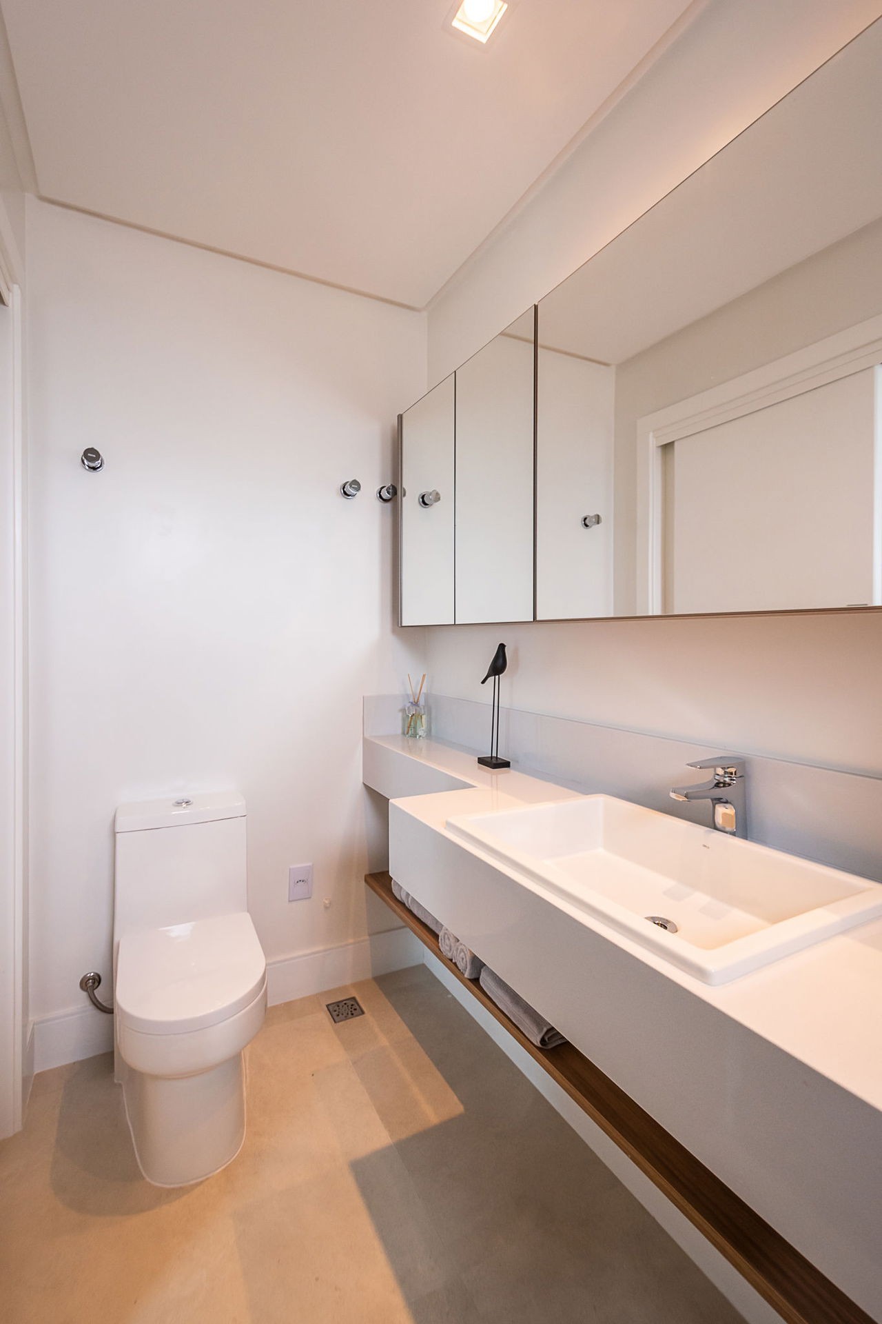 Imperdível apartamento Pronto à venda em Itajaí-SC, no bairro Fazenda: 3 quartos, 3 suítes, 5 banheiros, 5 vagas de garagem, 328,96 m²!