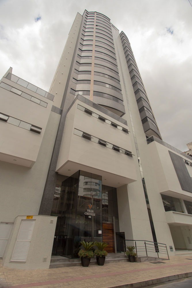 Apartamento de luxo Pronto na cidade de Balneário Camboriú/SC, no bairro Centro, com 4 Suítes e 3 Vagas de Garagem. Localização Privilegiada.