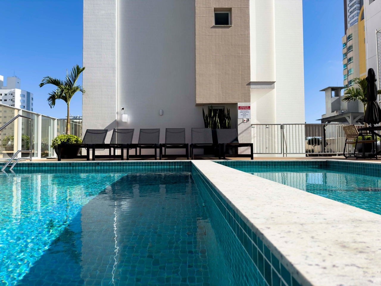 Apartamento de Luxo pronto no Centro de Balneário Camboriú-SC: 03 Quartos, 3 Suítes, 4 Banheiros, 3 Vagas, 135,60m².