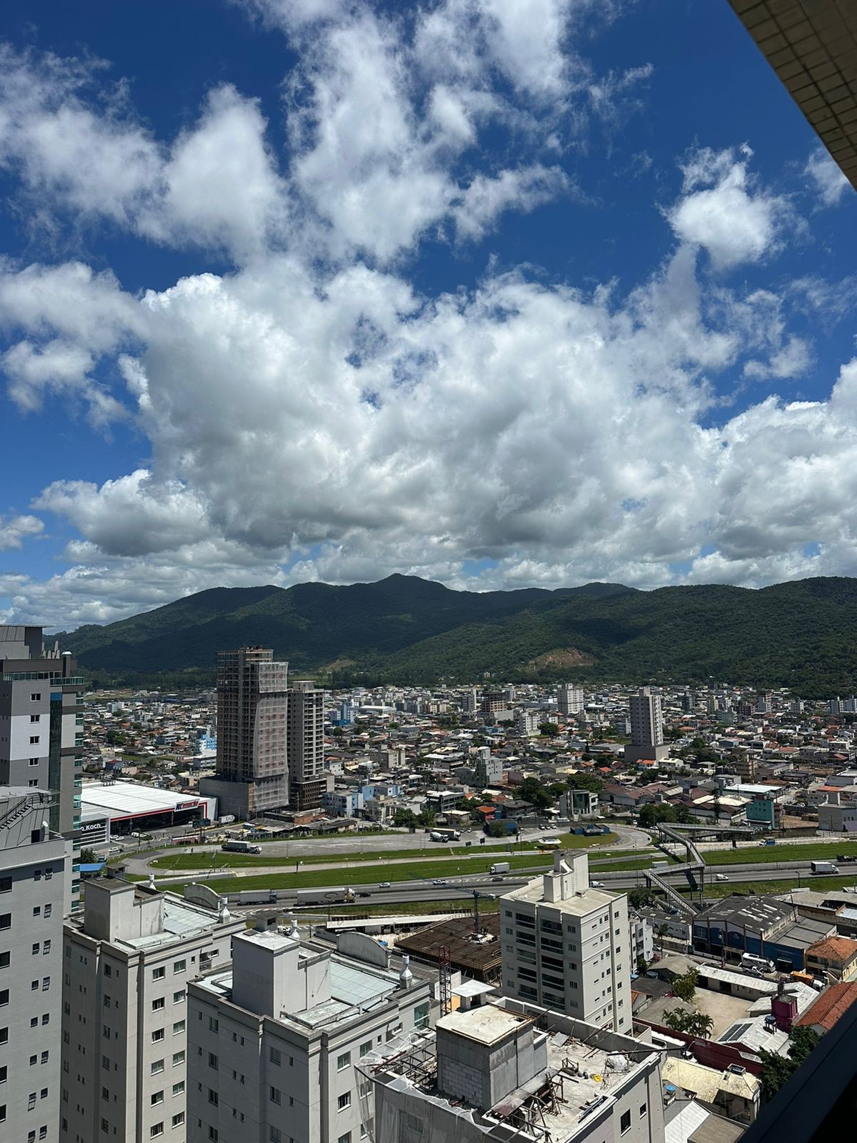 Apartamento Novo e Pronto para Morar em Itapema/SC no bairro Andorinha, a 480m do mar, com 137m², 3 Suítes e 3 Vagas de garagem, com Lazer Completo.