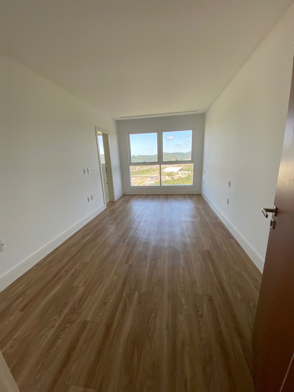 Imperdível! Apartamento de Luxo Pronto na Barra Sul, Balneário Camboriú-SC: 4 suítes, 3 vagas, 220,79m². Agende sua visita!