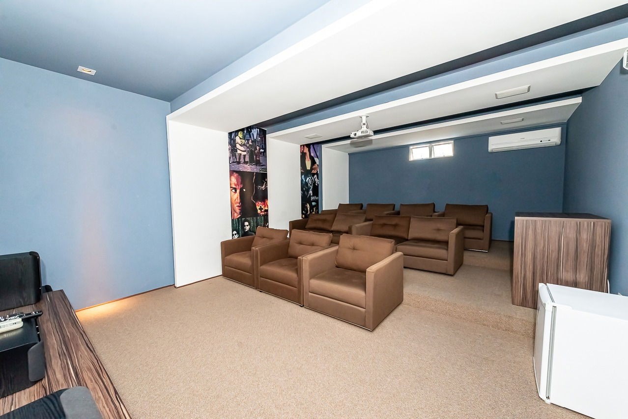Sala comercial na cidade de Balneário Camboriú/SC no bairro Centro, com 109m² e 1 Vaga de Garagem.