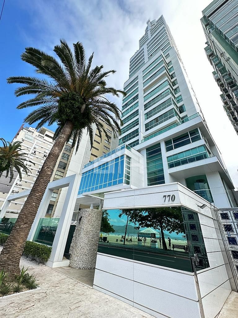 Luxuoso apartamento Pronto à venda no Centro de Balneário Camboriú-SC, com 4 quartos, 4 suítes, 4 banheiros, 4 vagas e 315,11m² de área.