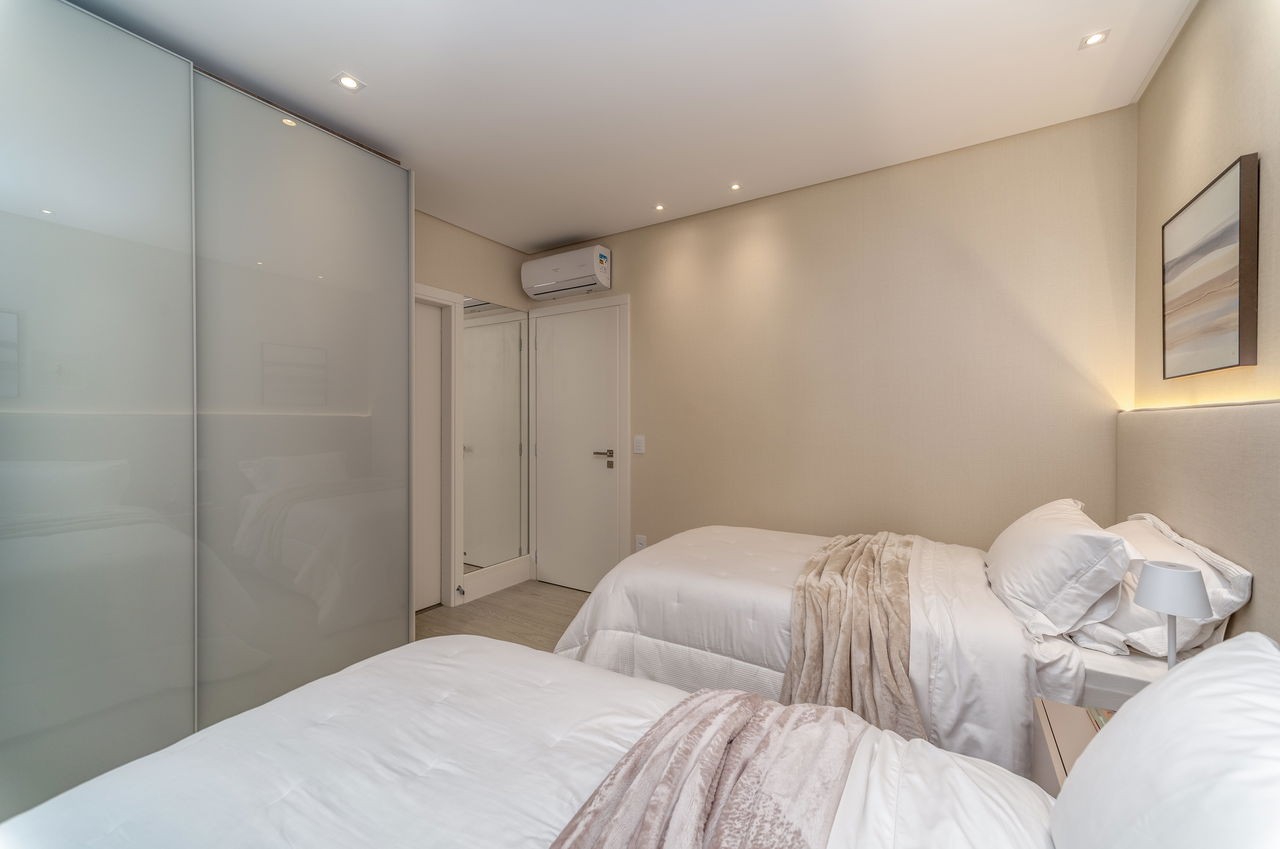 Apartamento de luxo pronto no Centro de Balneário Camboriú-SC: 4 quartos, 4 suítes, 5 banheiros, 4 vagas de garagem, 237m²