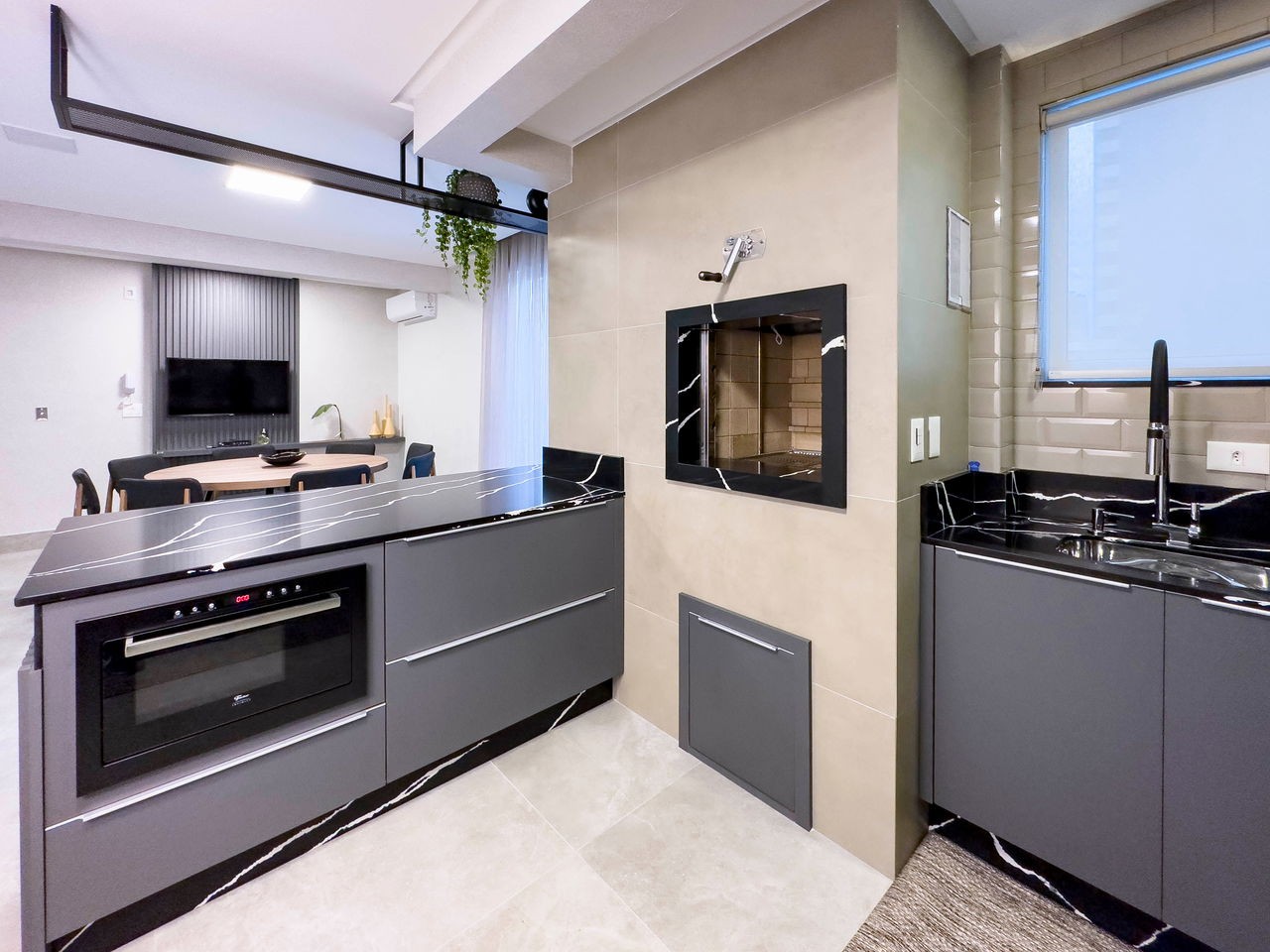 Apartamento de Luxo pronto no Centro de Balneário Camboriú-SC: 03 Quartos, 3 Suítes, 4 Banheiros, 3 Vagas, 135,60m².