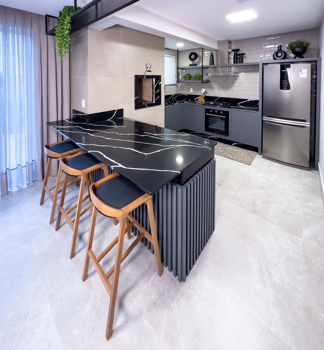 Apartamento de Luxo pronto no Centro de Balneário Camboriú-SC: 03 Quartos, 3 Suítes, 4 Banheiros, 3 Vagas, 135,60m².