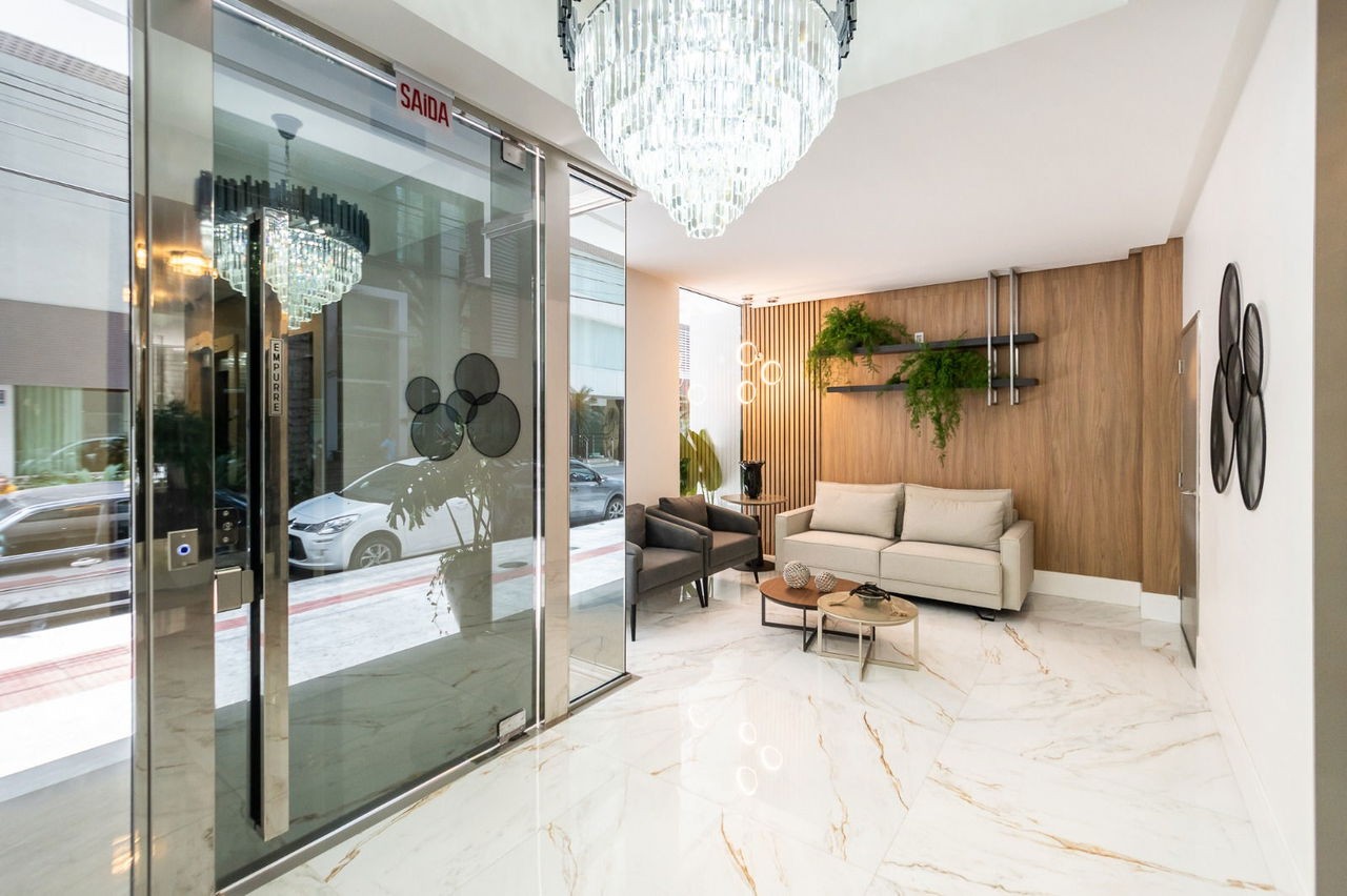 Apartamento de luxo pronto na cidade de Balneário Camboriú/SC, no bairro Centro, com 4 Suítes e 3 Vagas de Garagem. Localização Privilegiada.