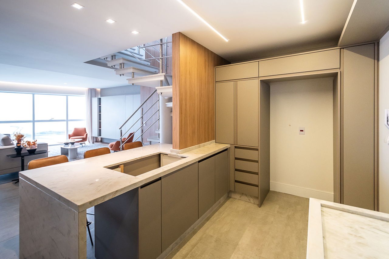 Imperdível apartamento Pronto à venda em Itajaí-SC, no bairro Fazenda: 3 quartos, 3 suítes, 5 banheiros, 5 vagas de garagem, 328,96 m²!