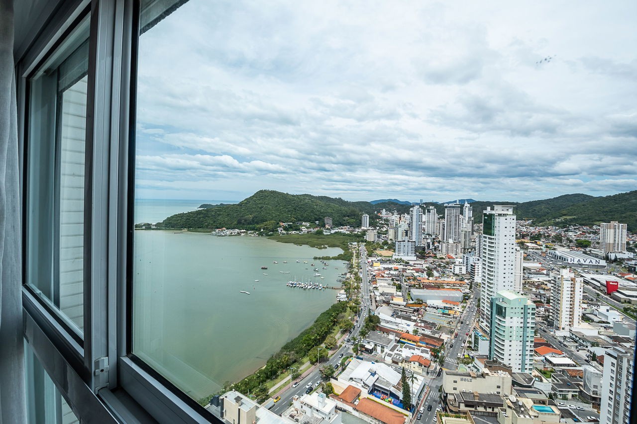 Imperdível apartamento Pronto à venda em Itajaí-SC, no bairro Fazenda: 3 quartos, 3 suítes, 5 banheiros, 5 vagas de garagem, 328,96 m²!